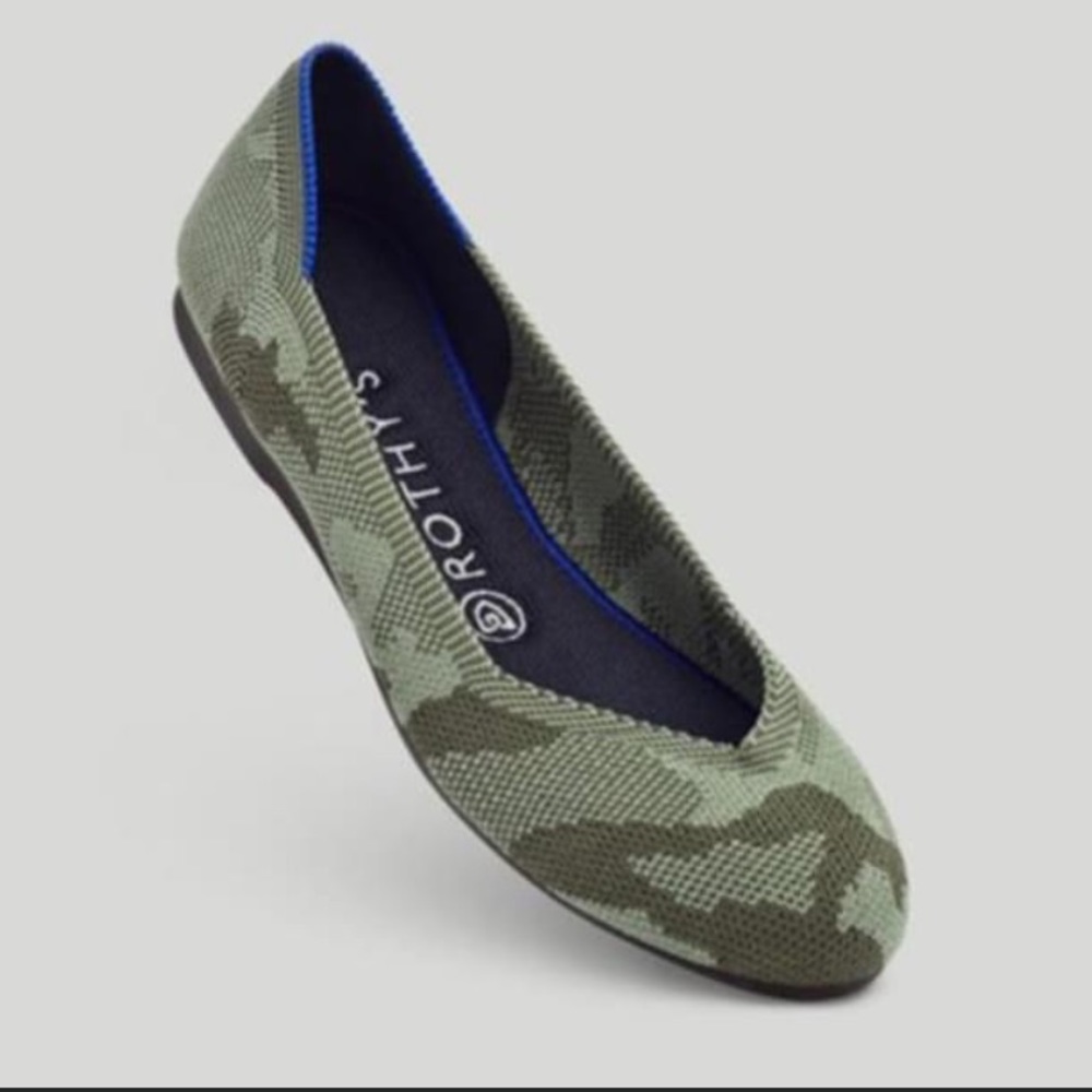 DDISO ROTHY’s OLIVE CAMO FLATS